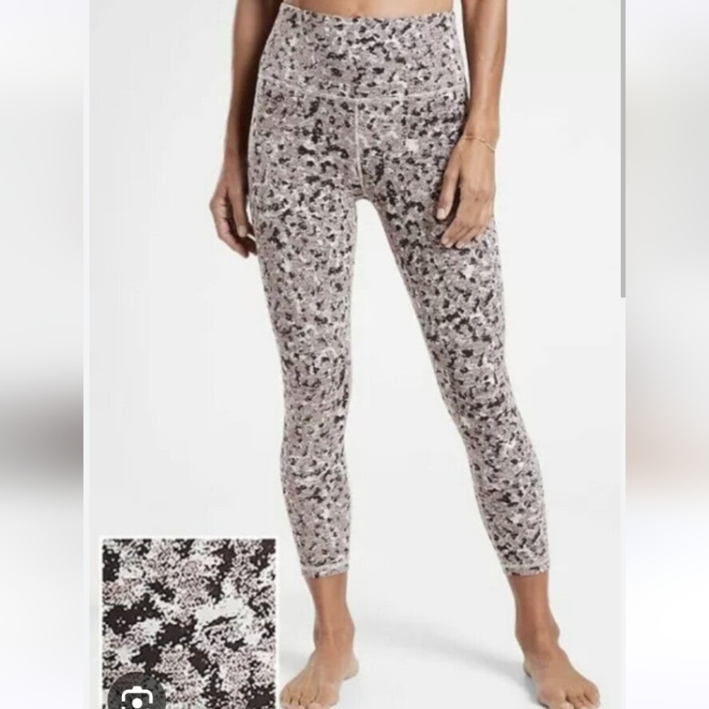 Athleta Elation 7/8 textured legging